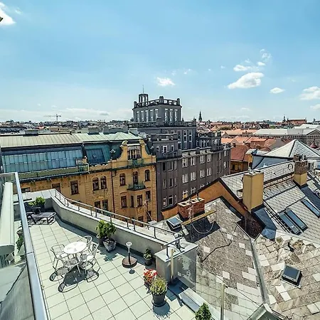 아파트 Shiny Rooftop With Free Garage 프라하
