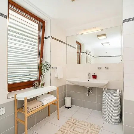 Shiny Rooftop With Free Garage 公寓