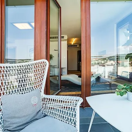 Shiny Rooftop With Free Garage Prague