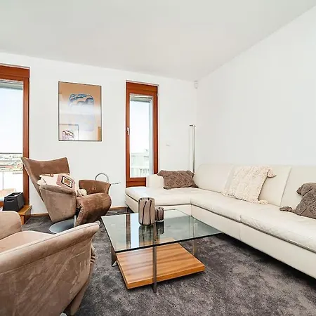 Shiny Rooftop With Free Garage Apartmán *