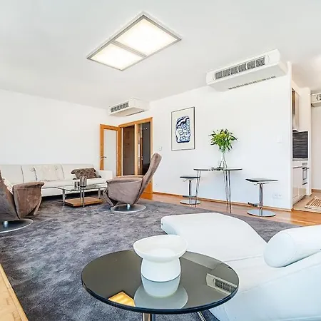 Apartmán Shiny Rooftop With Free Garage *