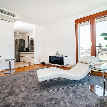 Apartmán Shiny Rooftop With Free Garage