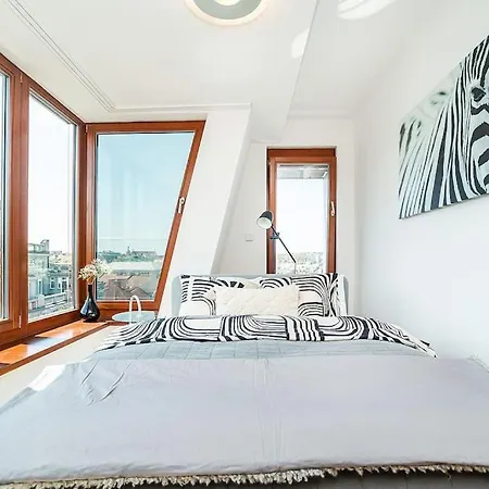 Shiny Rooftop With Free Garage Apartmán *