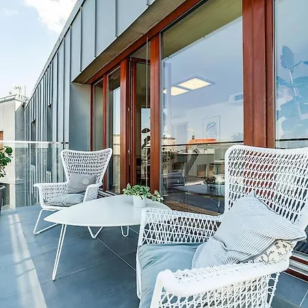 Shiny Rooftop With Free Garage Apartmán
